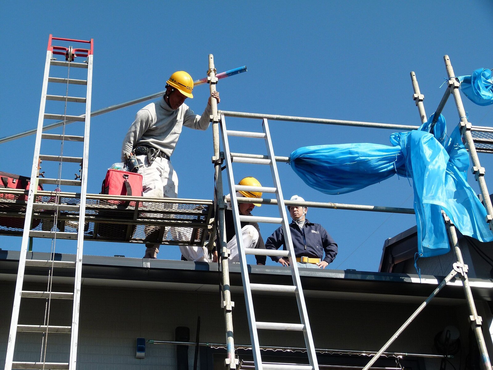 Chantier sécurisé sur échafaudage